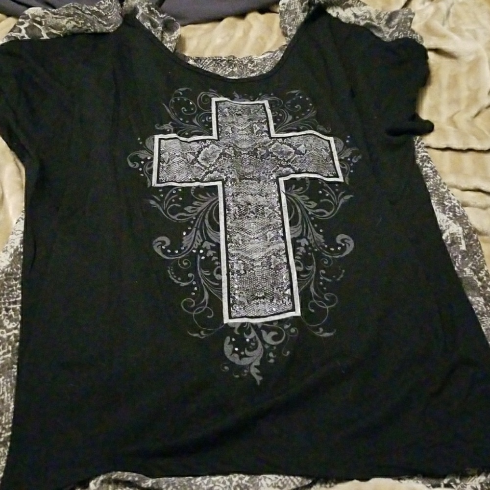 Shirt XL with a cross on it